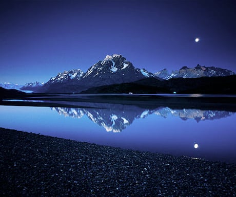 Lago Grey moonrise
