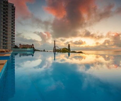 International Hotel Casino & Tower Suites infinity pool