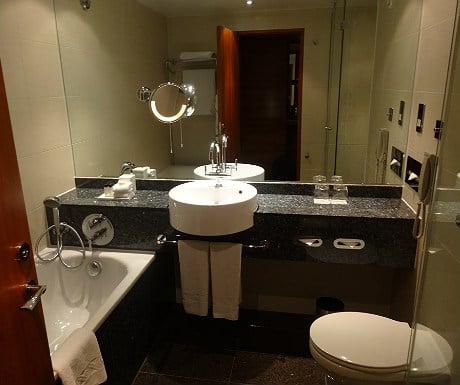 London Sofitel Heathrow bathroom