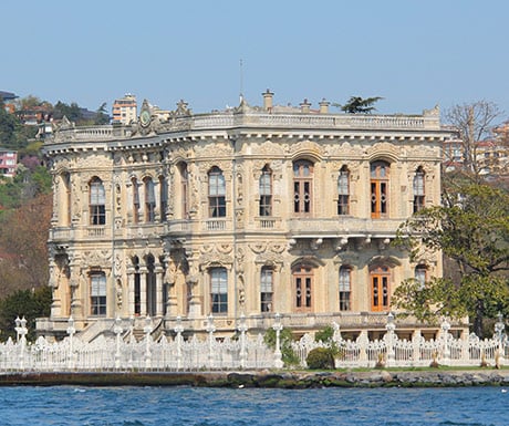 Istanbul-Palaces-Bosphorus-Strait