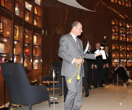 St-regis-istanbul-champagne-sabering