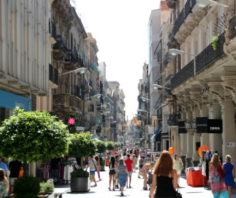 Reus shopping beautiful streets