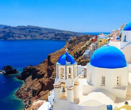 5 reasons to visit Santorini this year