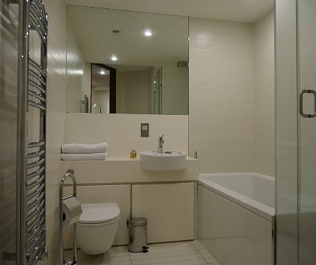 SACO Covent Garden apartment additional bathroom