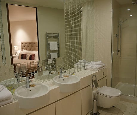 SACO Covent Garden apartment bathroom