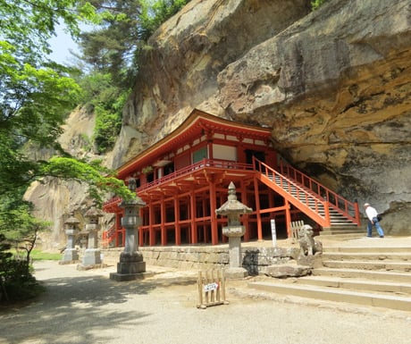 Takkoku-no-Iwayu,-Hiraizumi's-cliff-temple