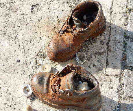 Budapest shoe memorial