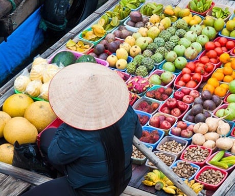 Vietnam-Fruit-Seller