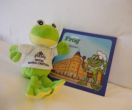 Hotel Maria Cristina frog