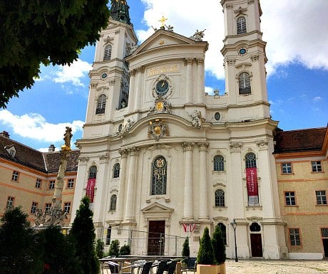 Vienna Neighbourhood: Piaristenquare in Josefstadt