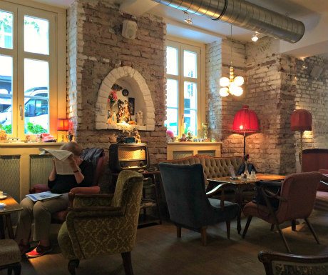 Vienna Neighbourhood: cafe Vollpension in Wieden