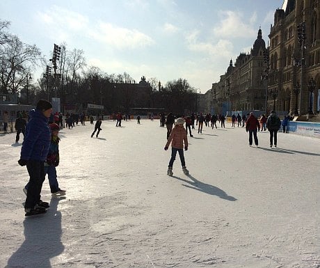 Vienna winter sports: Wiener Eistraum iceskating