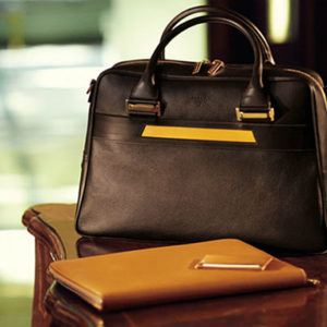 Top 10 luxury travel gifts for her this Christmas (UK & Europe edition)