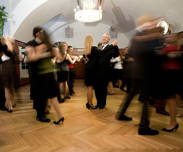 Vienna dance opportunities: Elmayer waltz lesson