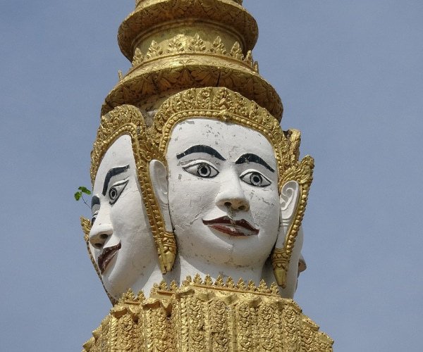 Statue in Phnom Penh 