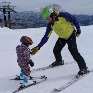 5 top tips for skiing with a toddler