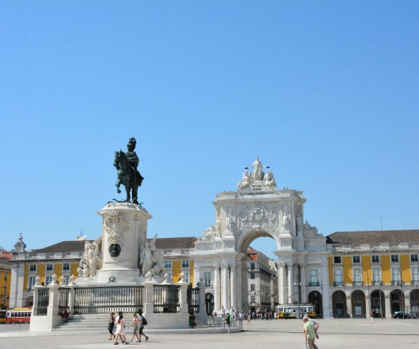 praca-do-comercio-lisbon-portugalholidays4u