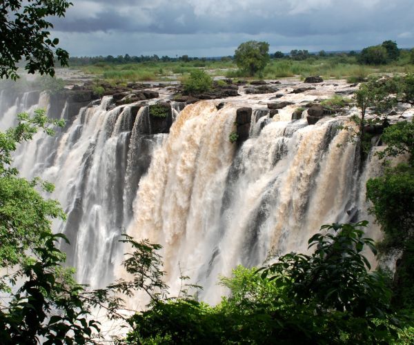 Victoria Falls - she smoke that thunders