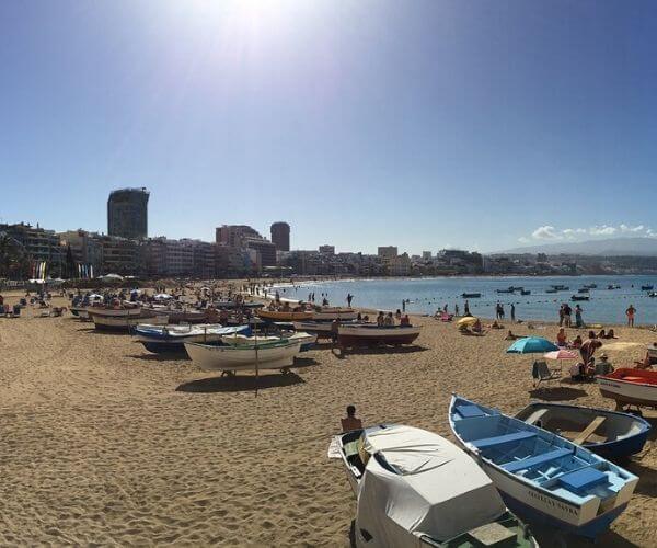 Playa de las Canteras in Las Palmas, Gran Canaria