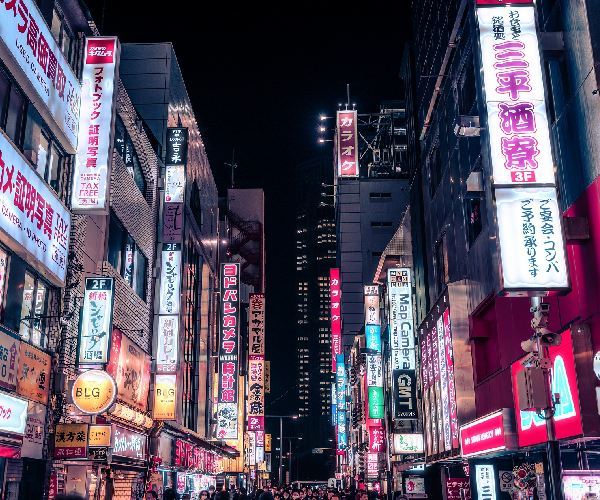 shinjuku-neon streets