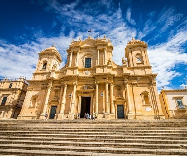 8 romantic things to do in south-east Sicily