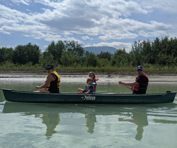 5 ways to stay safe on a family canoe trip this Summer