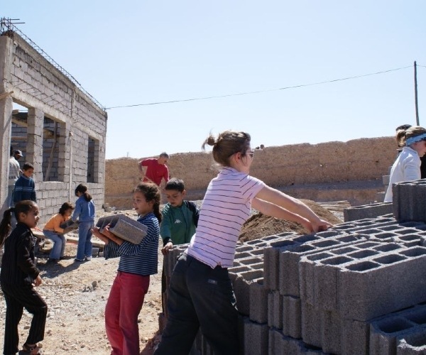 Family-volunteering-morocco