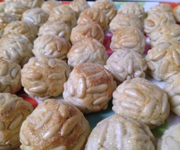 panellets wikipedia commons