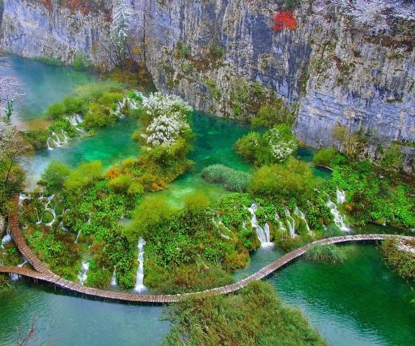 Top 10 experiences in Plitvice Lakes National Park
