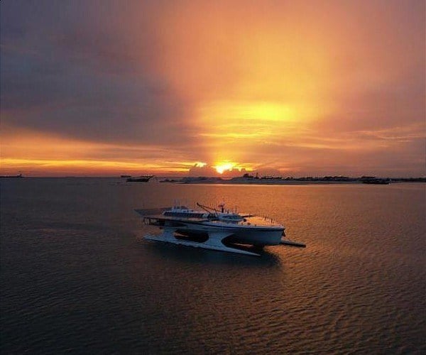 LUX* South Ari Atoll welcomes the world’s first solar-powered vessel