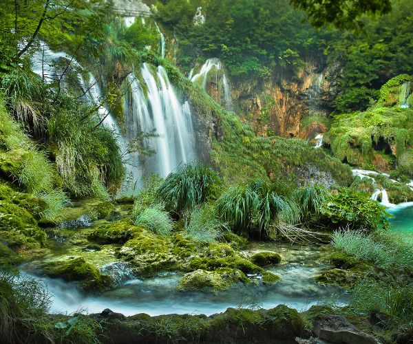 The story behind the waterfalls of Plitvice Lakes