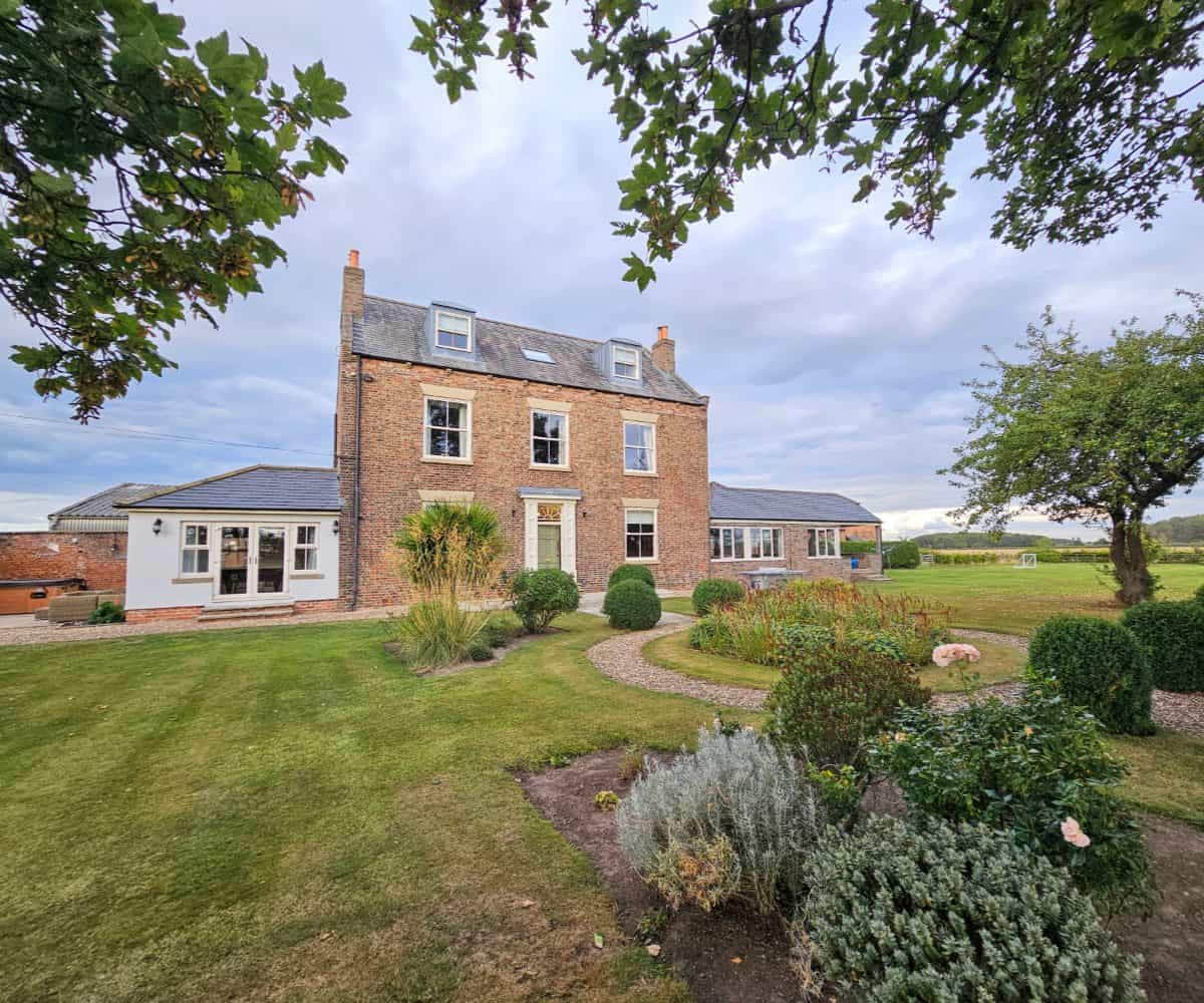Wressle Rig Review: Wressle Grange Farmhouse, East Riding of Yorkshire, UK - A ...