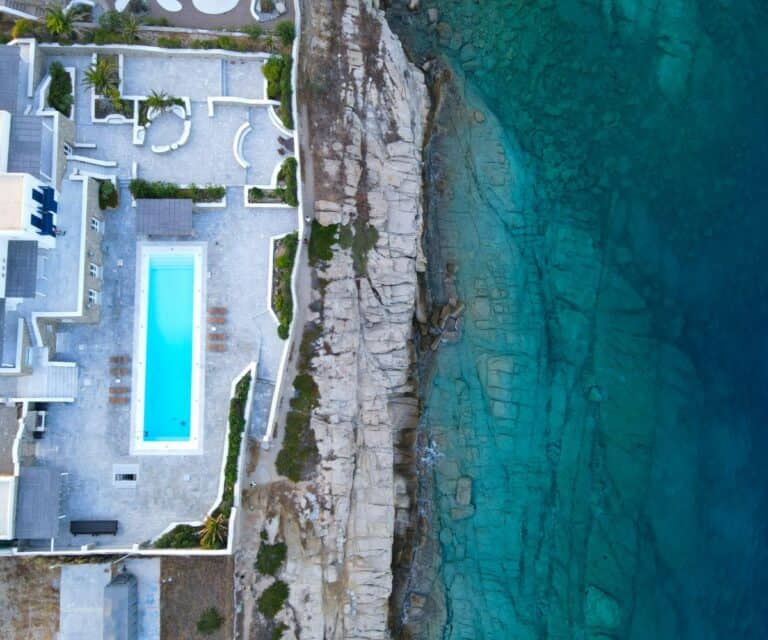 How to rent a luxury villa in Mykonos
