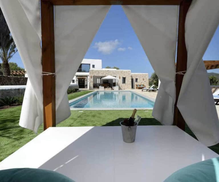 Direct sourcing: Why travel agencies book Spain villas via direct wholesale