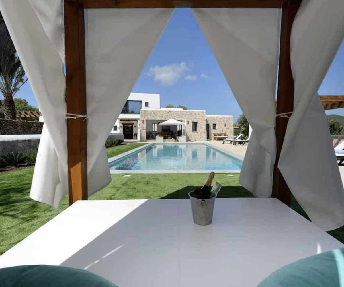 Direct sourcing: Why travel agencies book Spain villas via direct wholesale