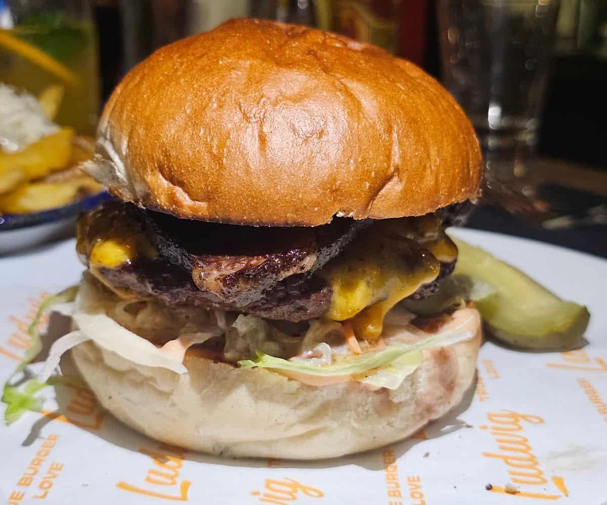 Ludwig Burger in Innsbruck Brings Organic Fast Casual Dining to Museumstraße