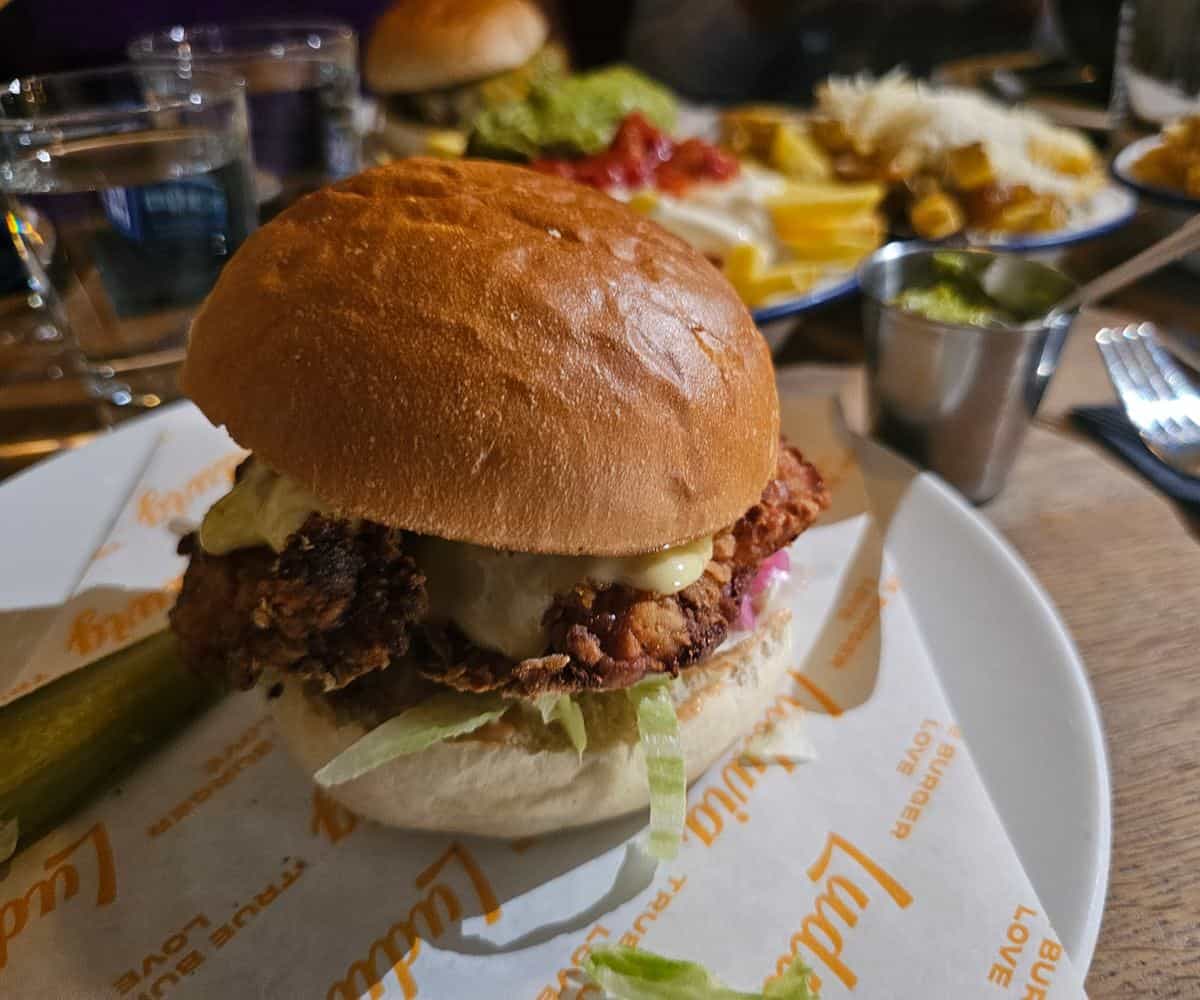 Ludwig Burger in Innsbruck Brings Organic Fast Casual Dining to Museumstraße
